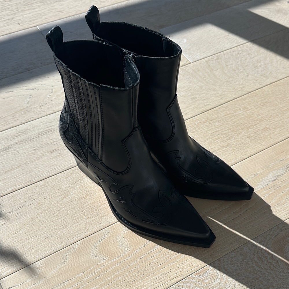 Dolce Vita Ramson booties size 8